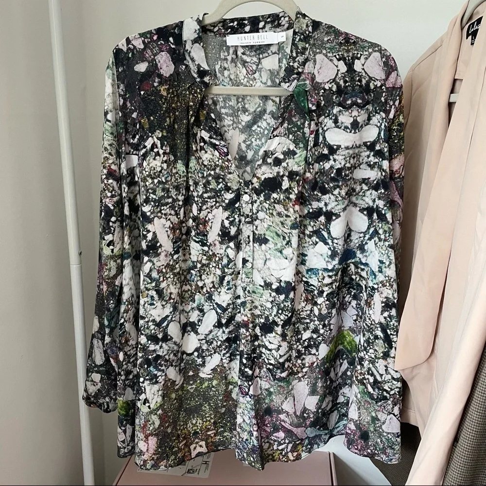 Hunter Bell NYC Toppin 100% Silk Abstract Print Blouse - Small - Picture 7 of 9